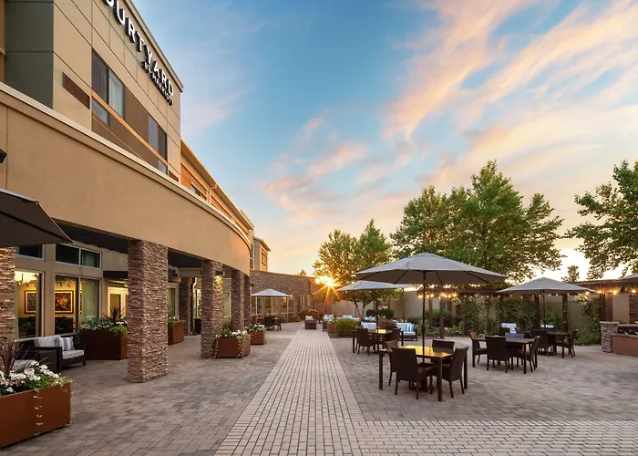 Courtyard Mankato Hotel & Event Center